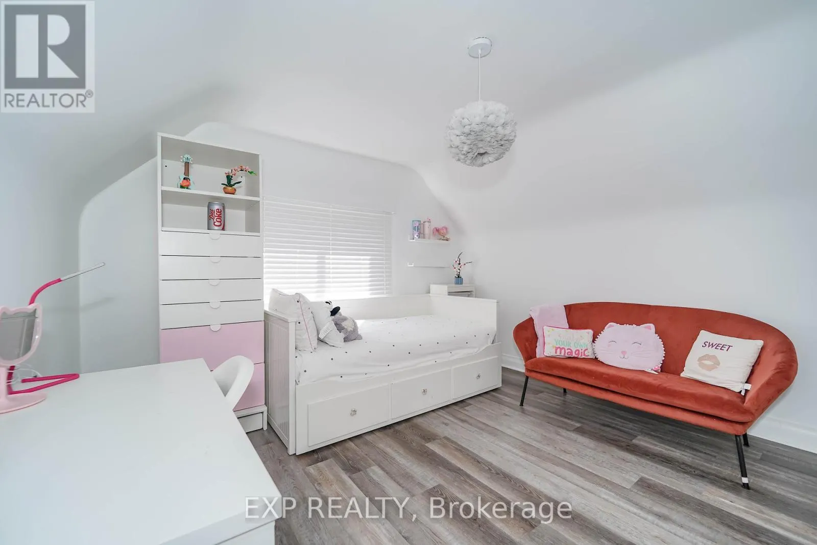 43 SOUTHMEAD ROAD