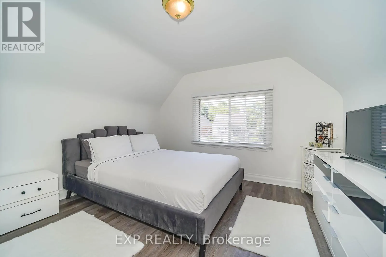 43 SOUTHMEAD ROAD