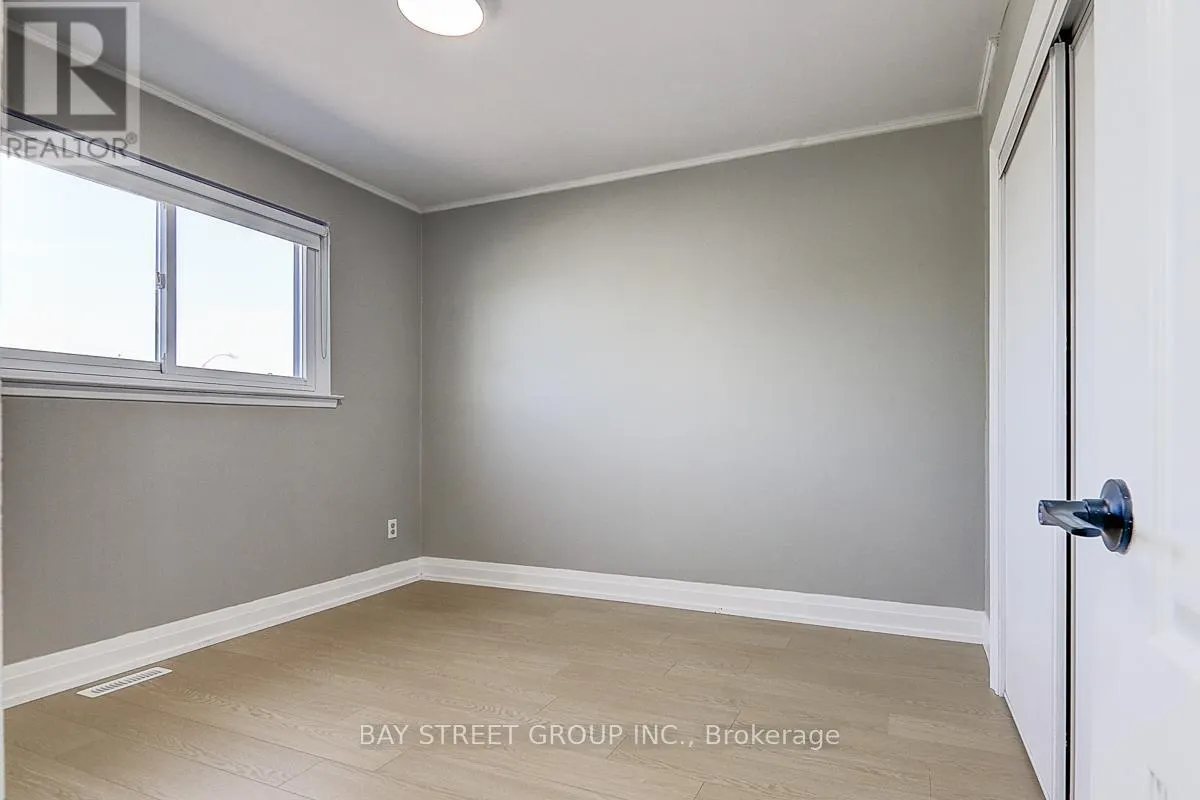 17 NEWDAWN CRESCENT