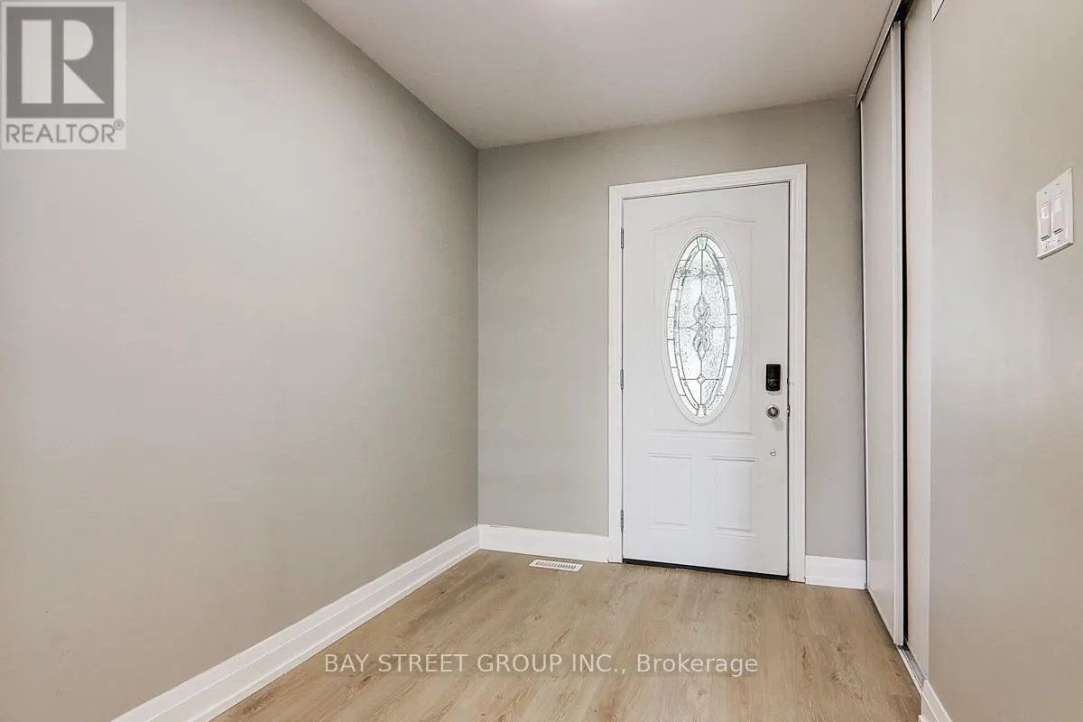 17 NEWDAWN CRESCENT
