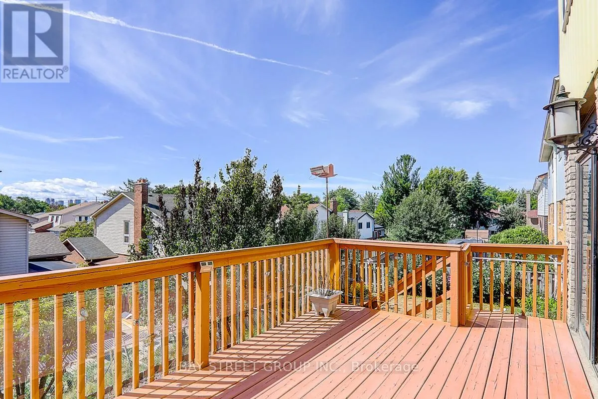 17 NEWDAWN CRESCENT