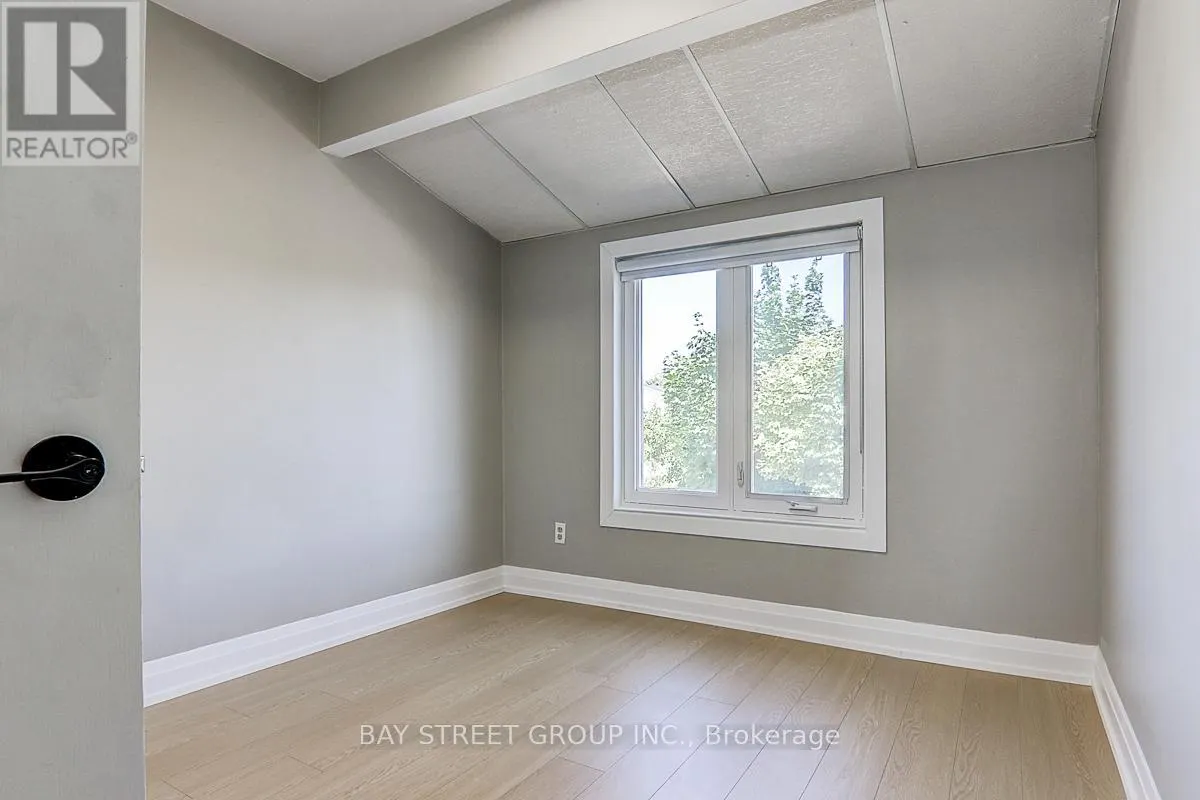 17 NEWDAWN CRESCENT
