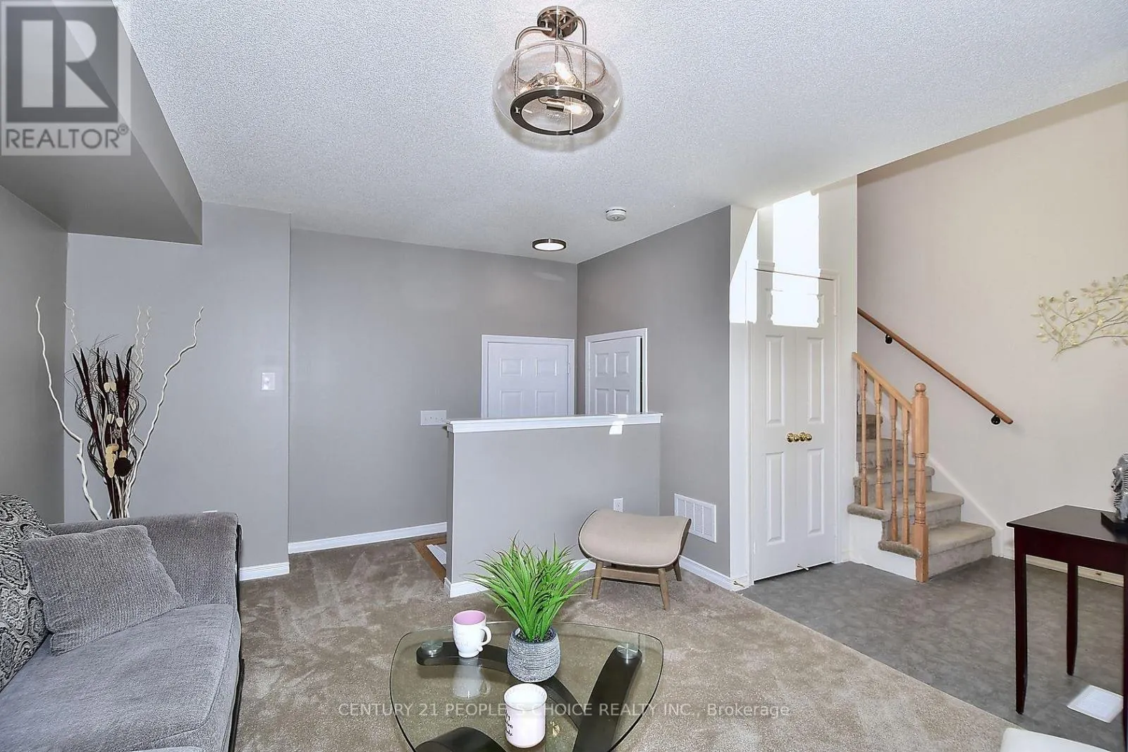 13 DEVINERIDGE AVENUE