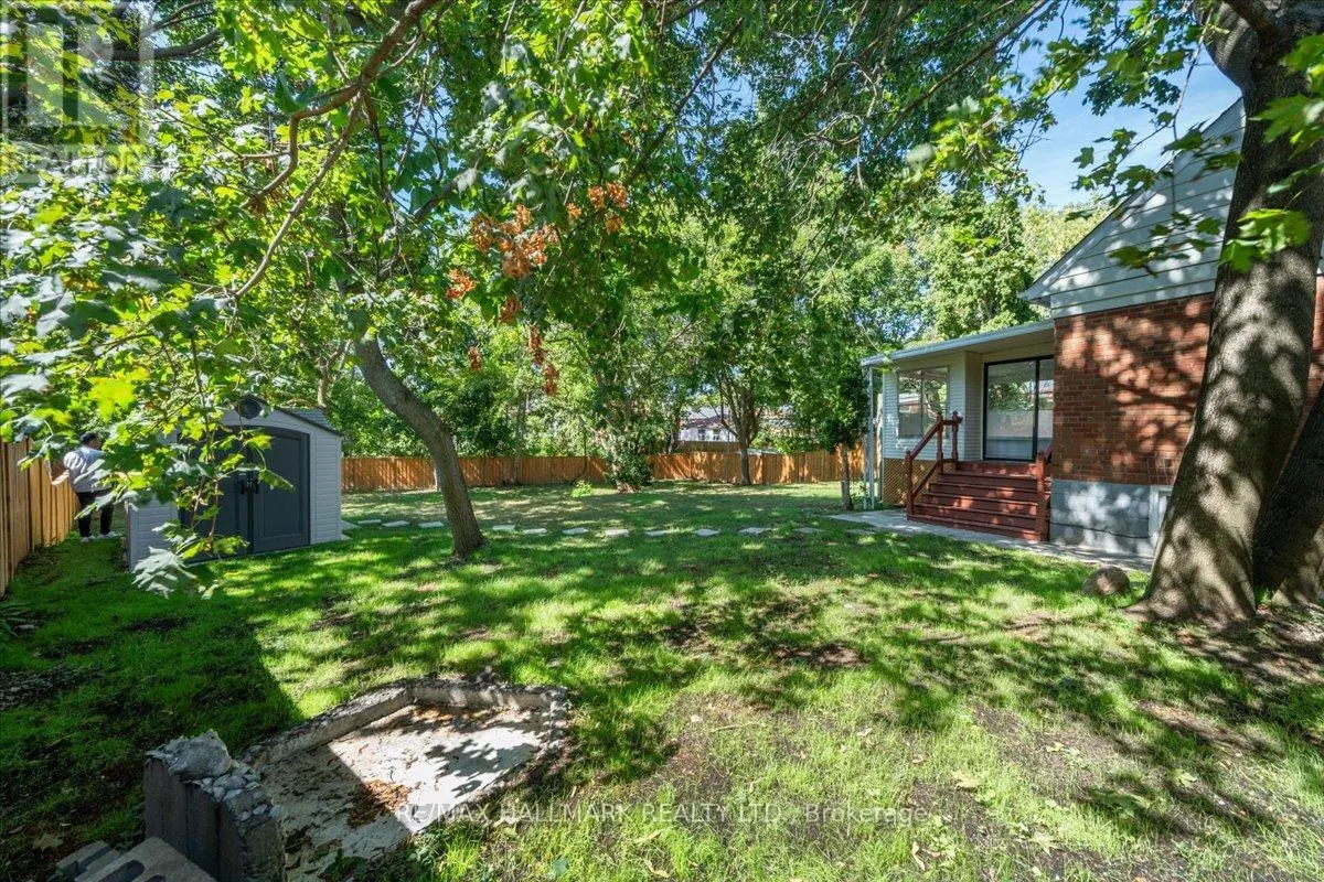 16 WILLOWHURST CRESCENT
