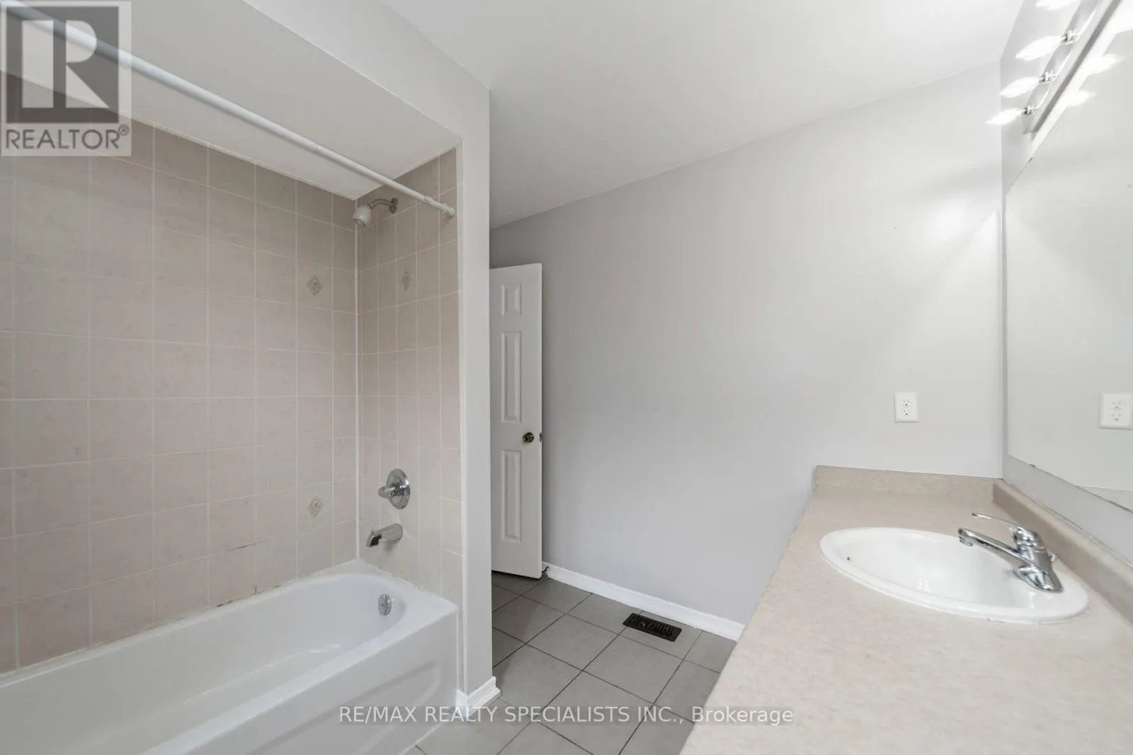 91 LAPRADE SQUARE