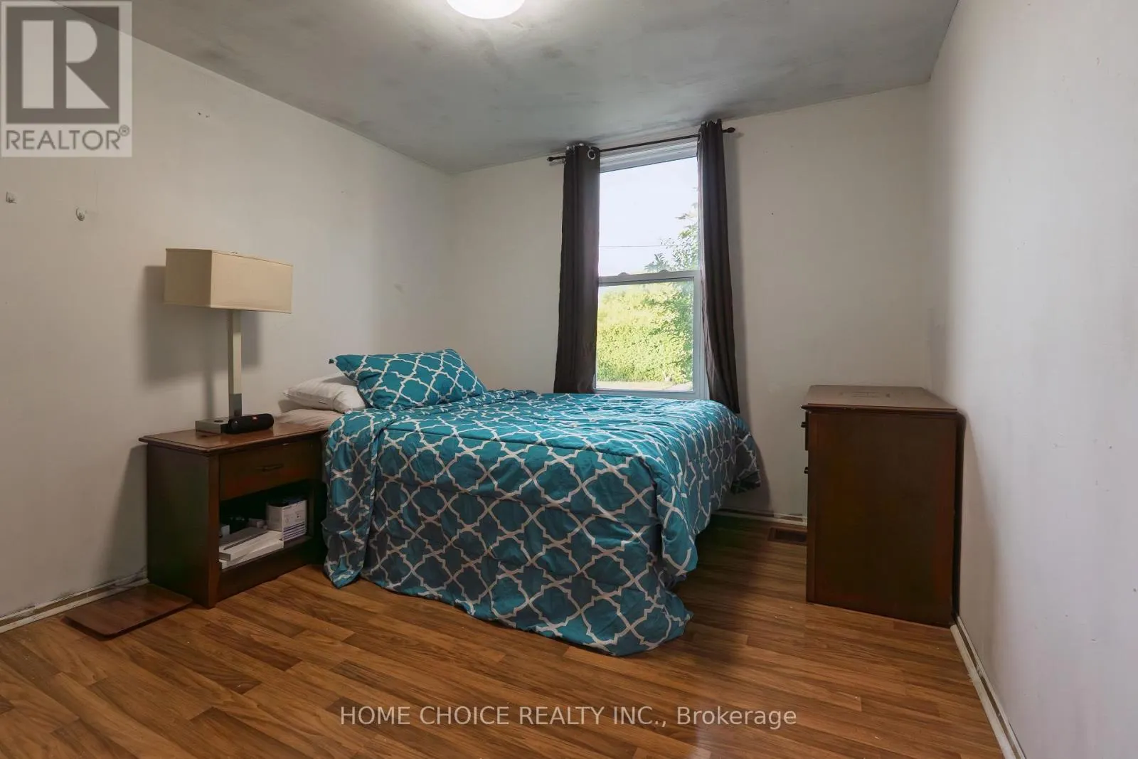 272 TAUNTON ROAD W