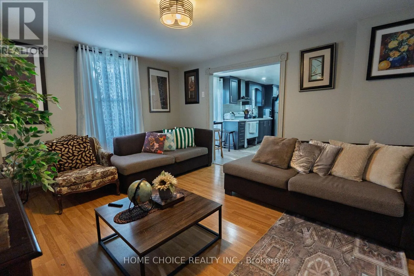 272 TAUNTON ROAD W