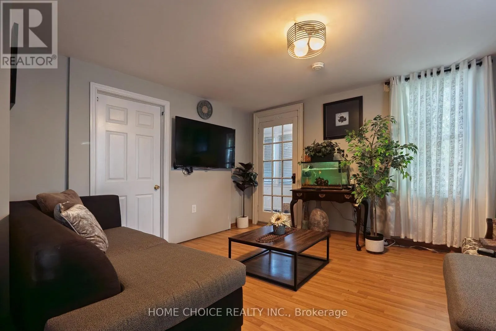 272 TAUNTON ROAD W