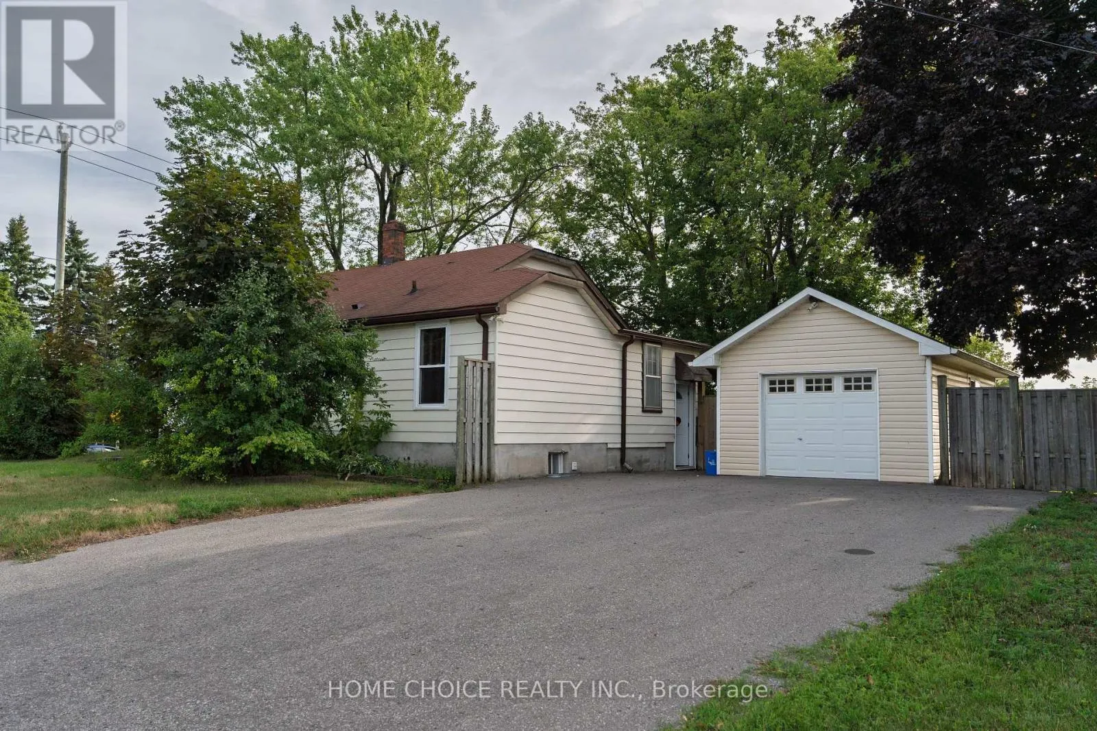272 TAUNTON ROAD W