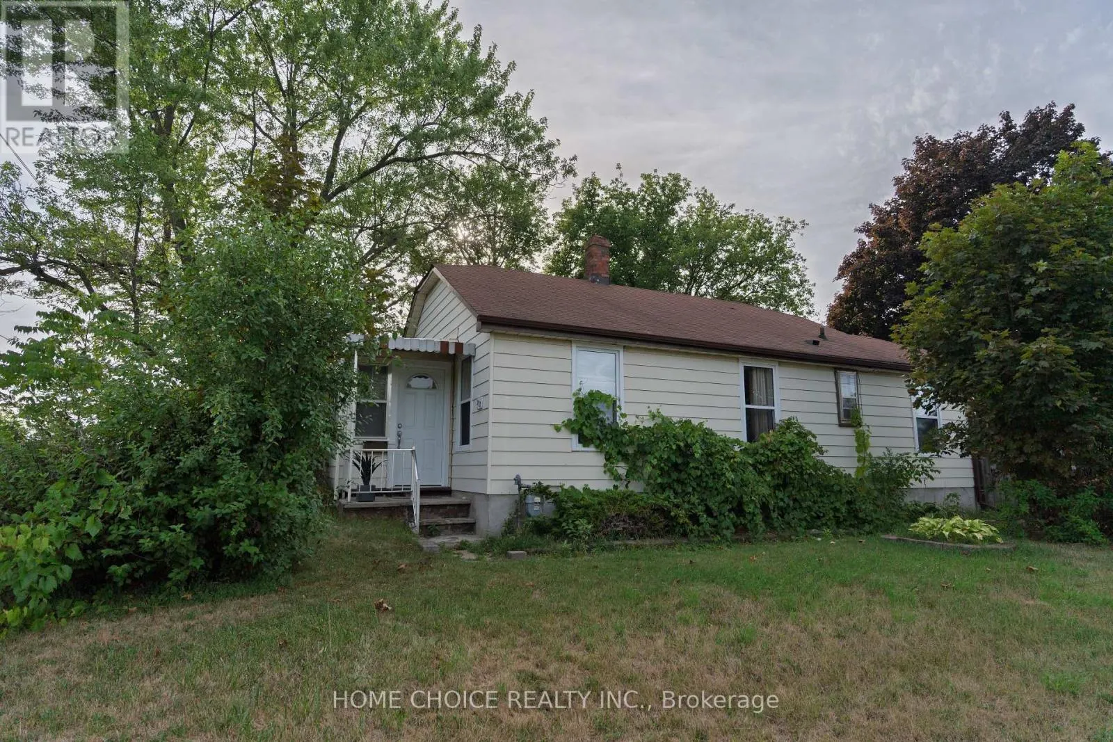 272 TAUNTON ROAD W