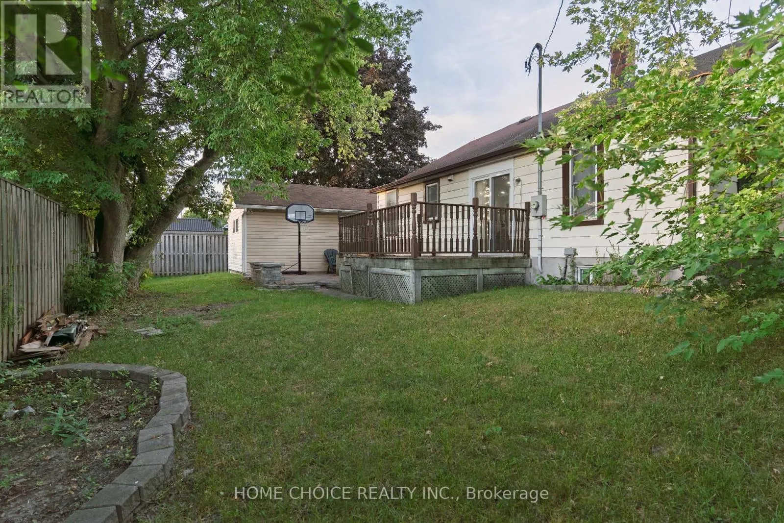 272 TAUNTON ROAD W