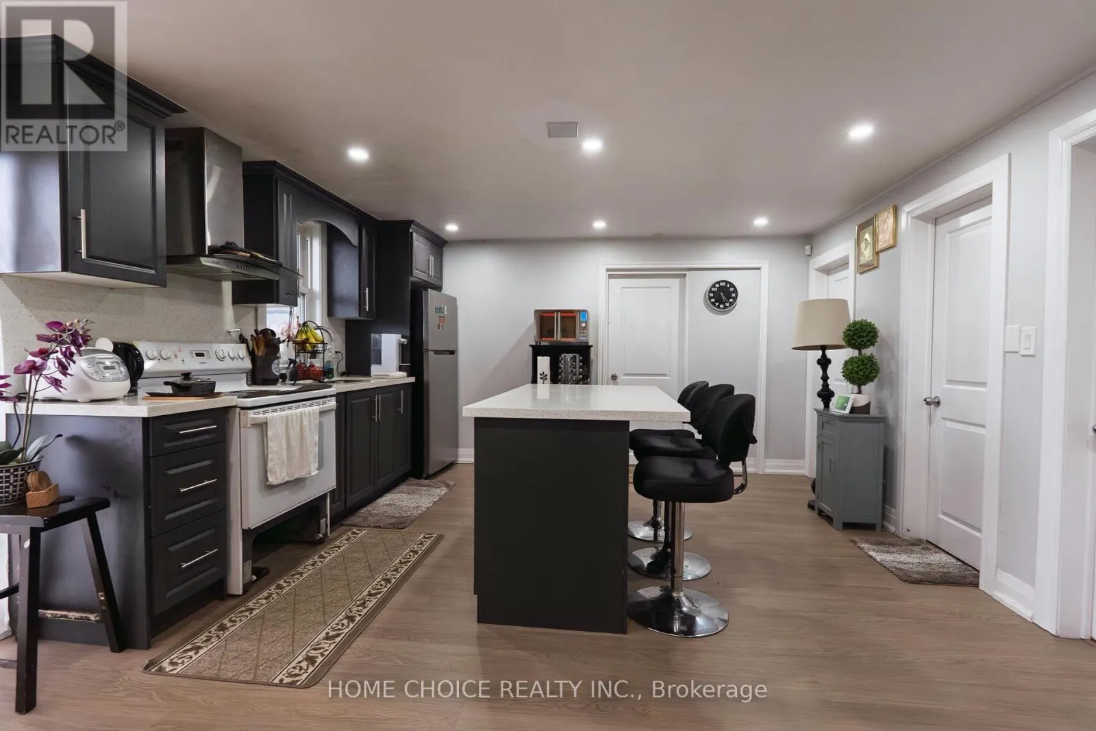 272 TAUNTON ROAD W