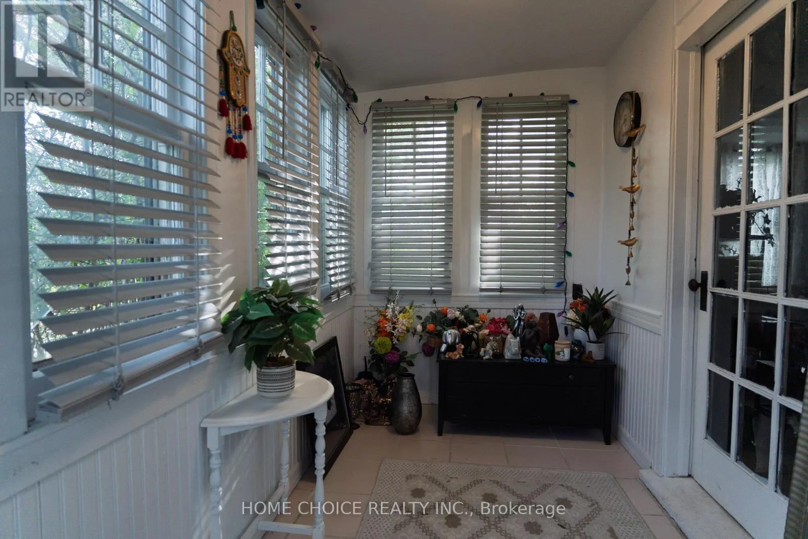 272 TAUNTON ROAD W