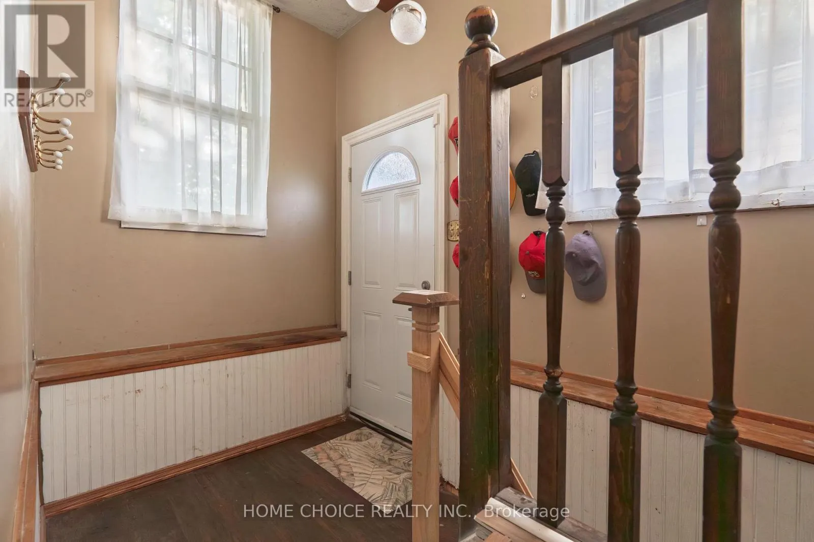272 TAUNTON ROAD W