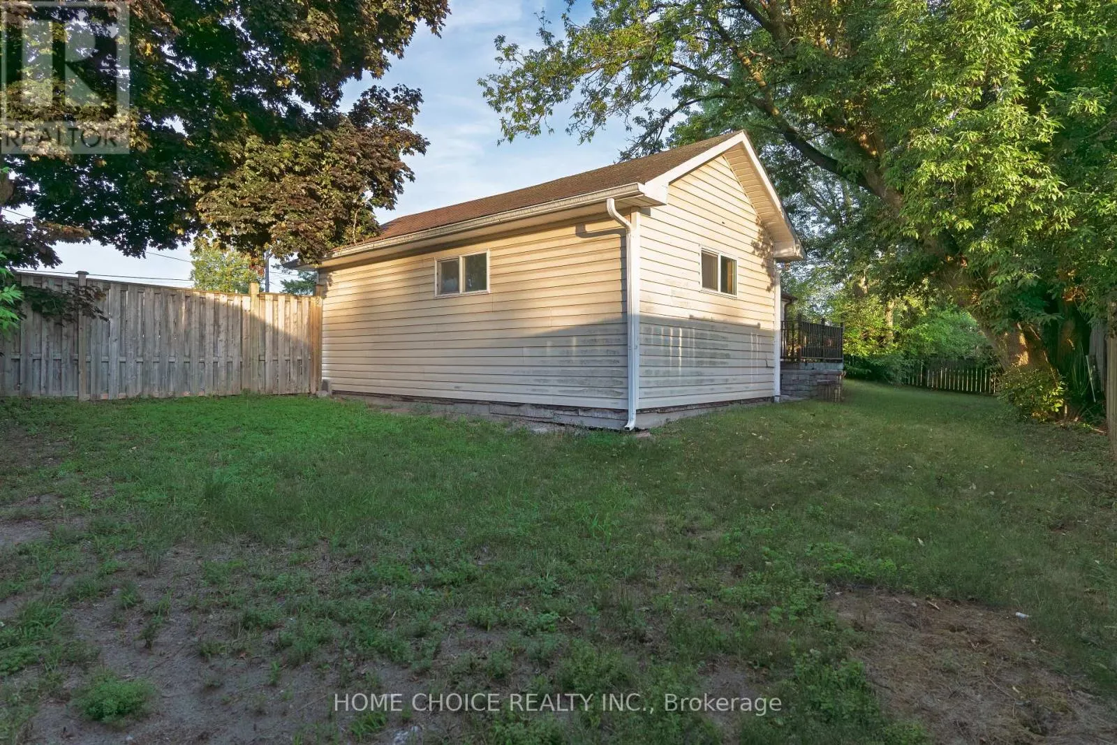 272 TAUNTON ROAD W