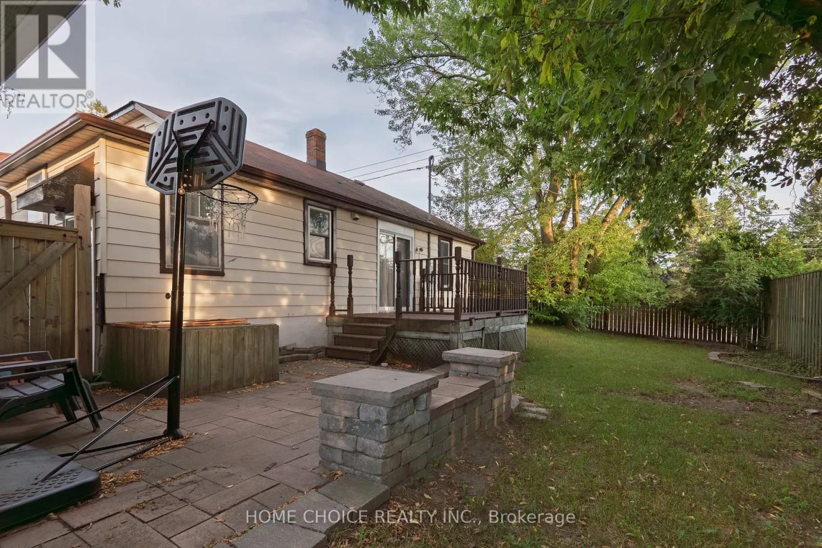 272 TAUNTON ROAD W