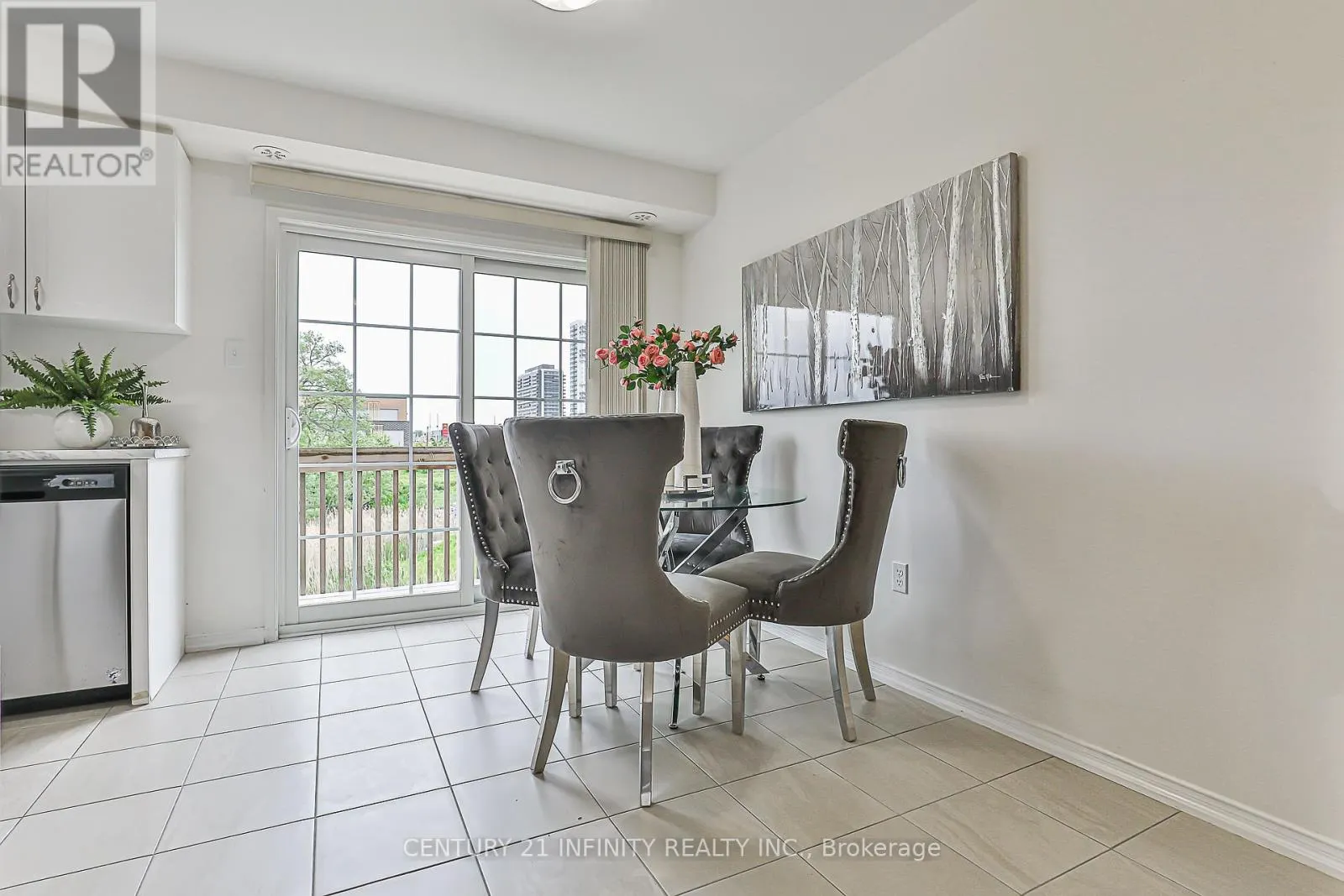 3 - 2605 DEPUTY MINISTER WAY, #3