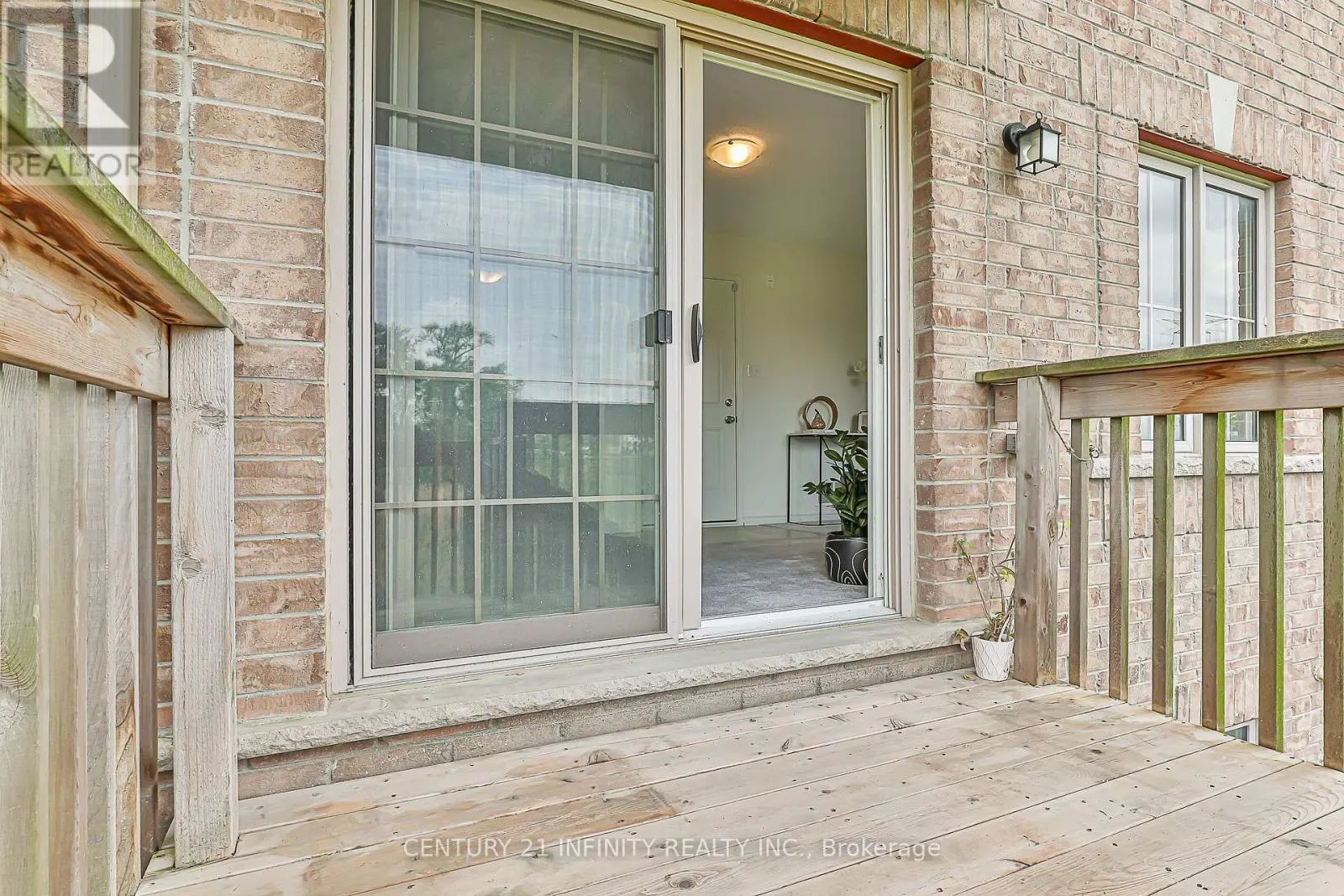3 - 2605 DEPUTY MINISTER WAY, #3