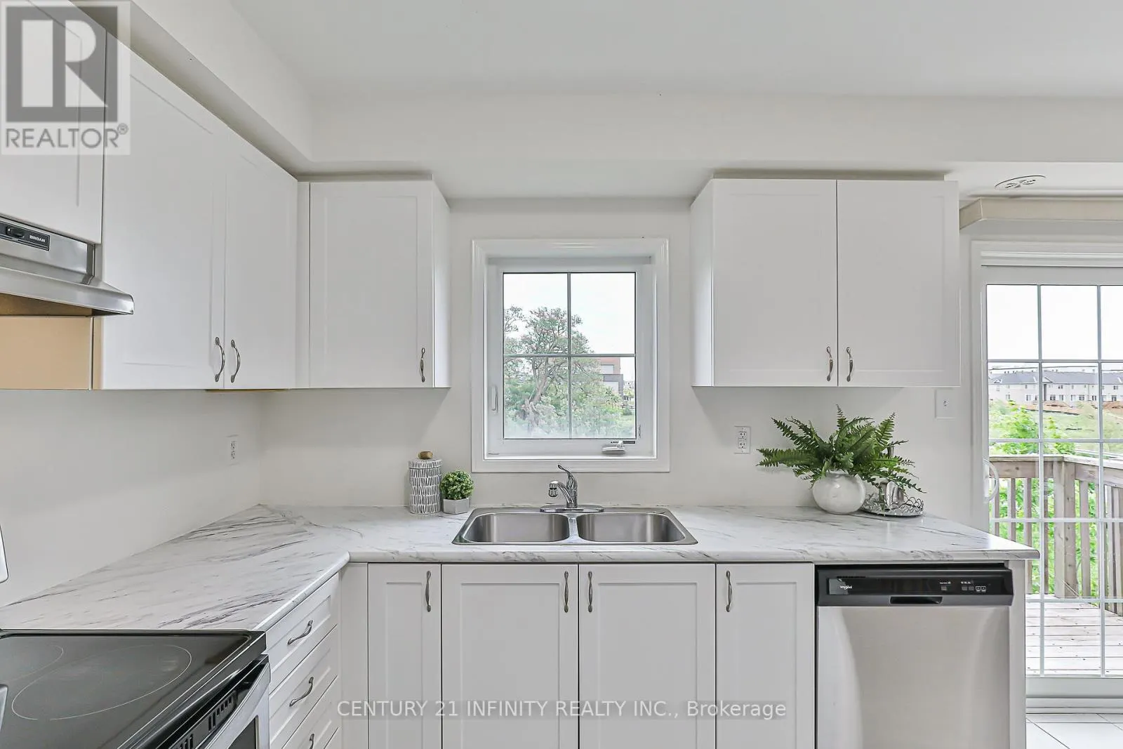 3 - 2605 DEPUTY MINISTER WAY, #3