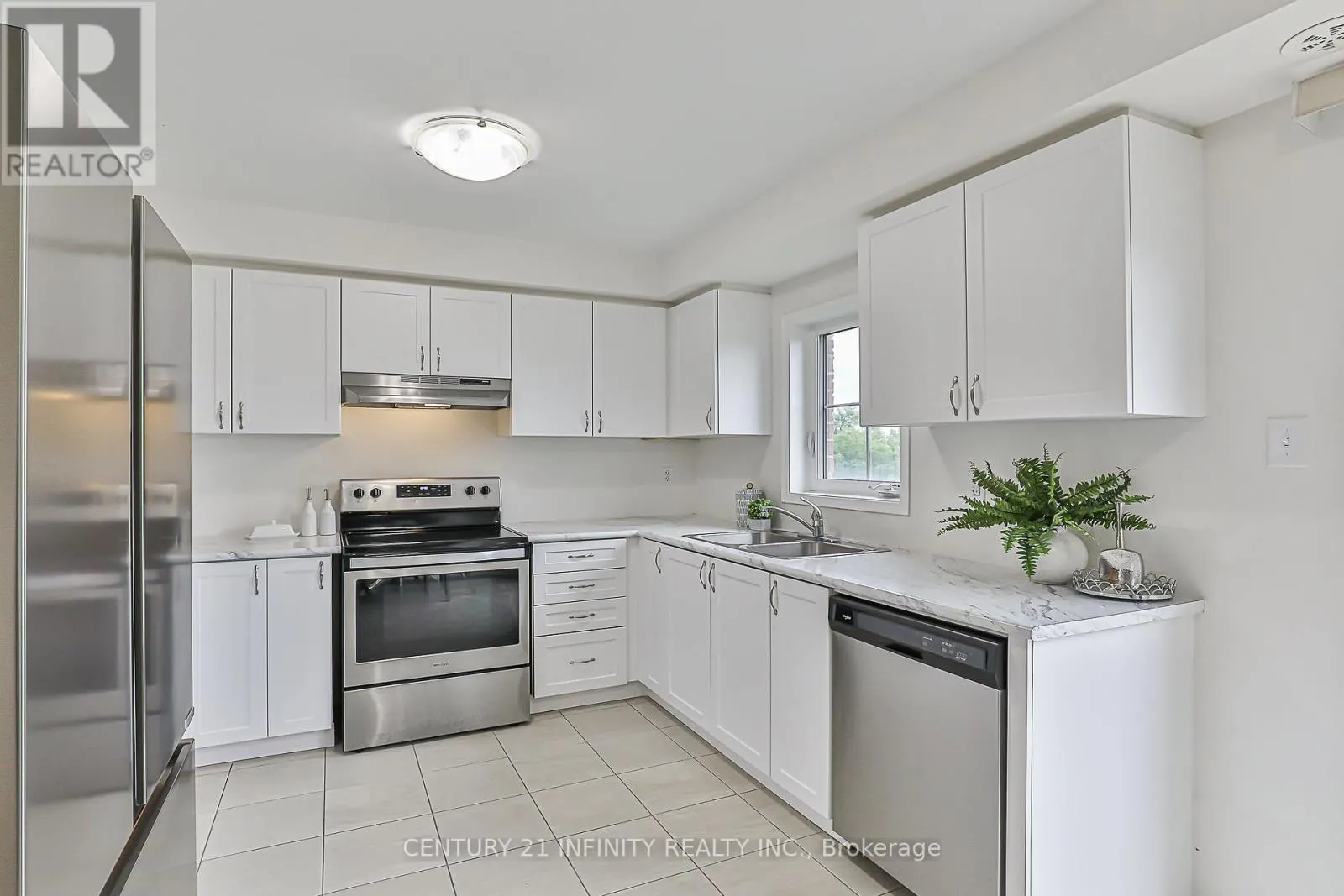 3 - 2605 DEPUTY MINISTER WAY, #3