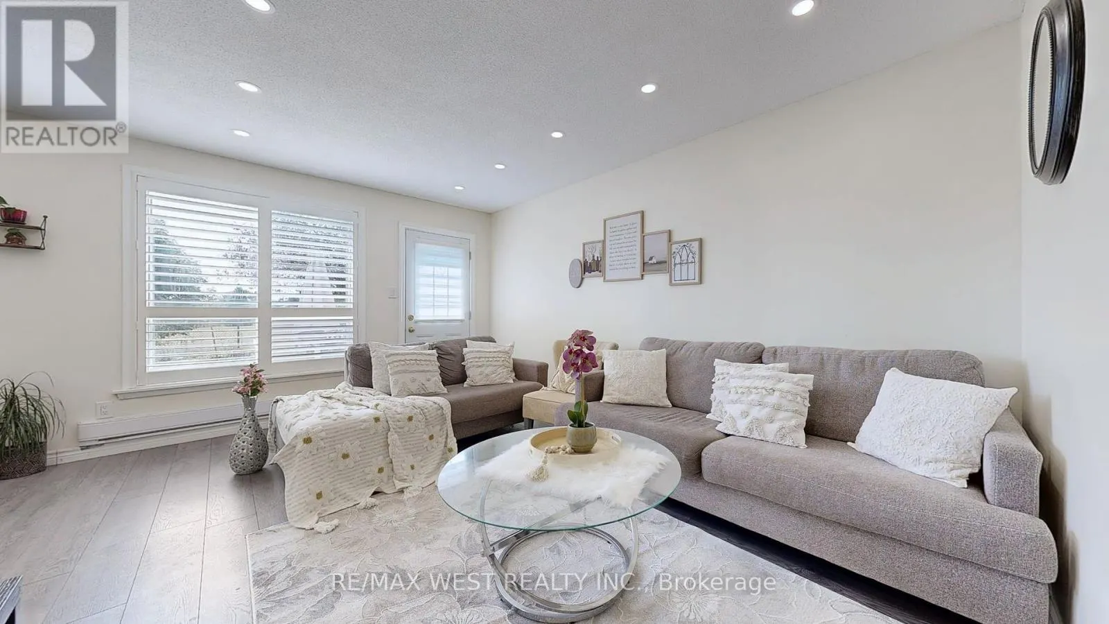 325 KILLARNEY COURT