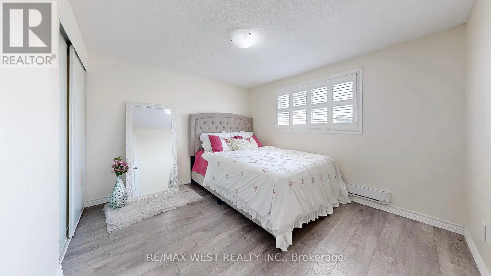 325 KILLARNEY COURT