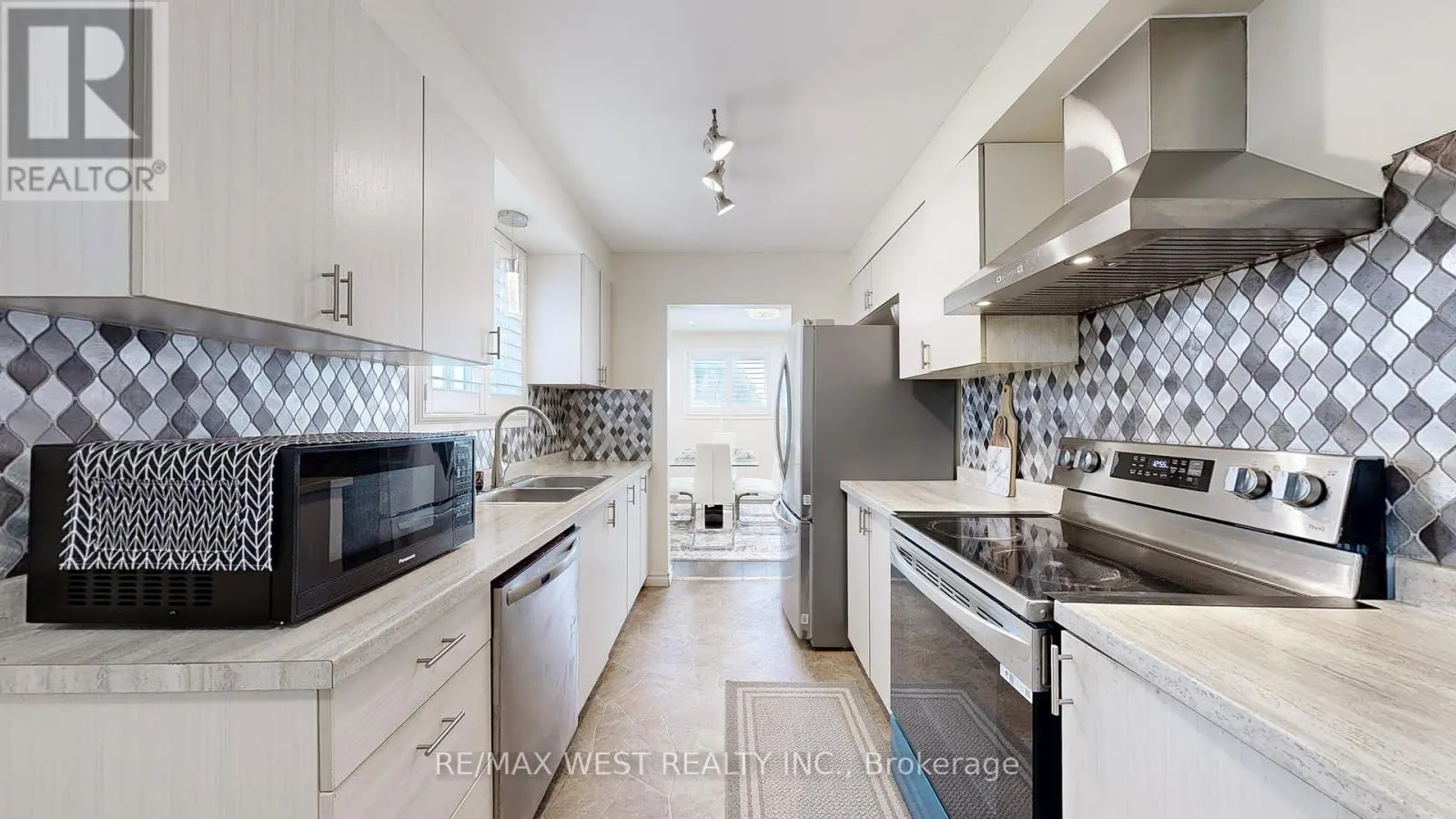 325 KILLARNEY COURT