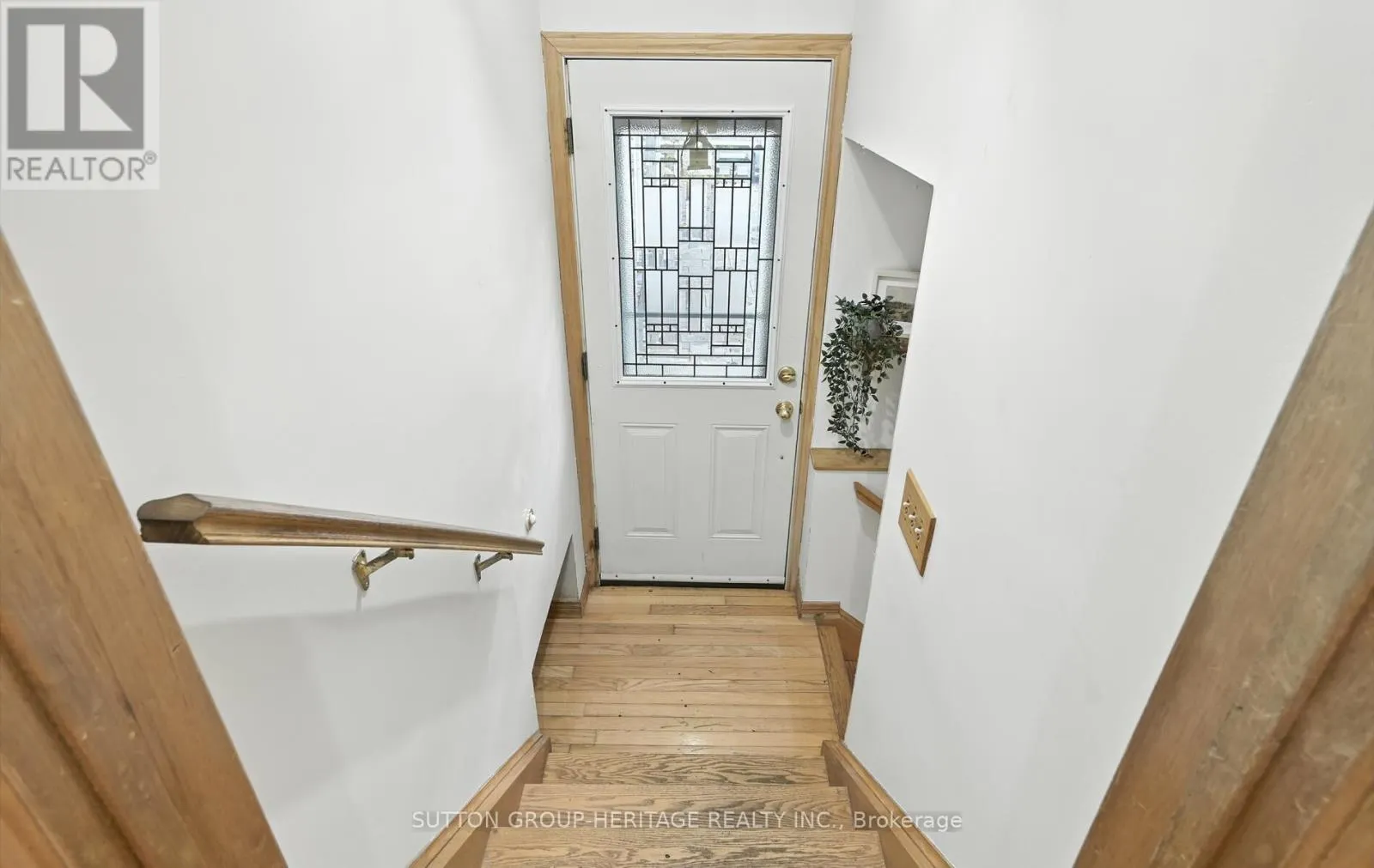 405 COLUMBUS ROAD W