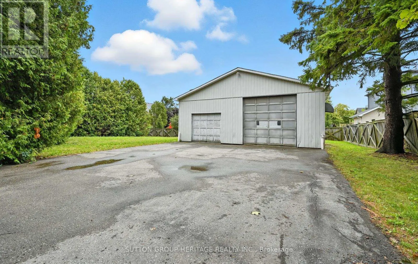 405 COLUMBUS ROAD W