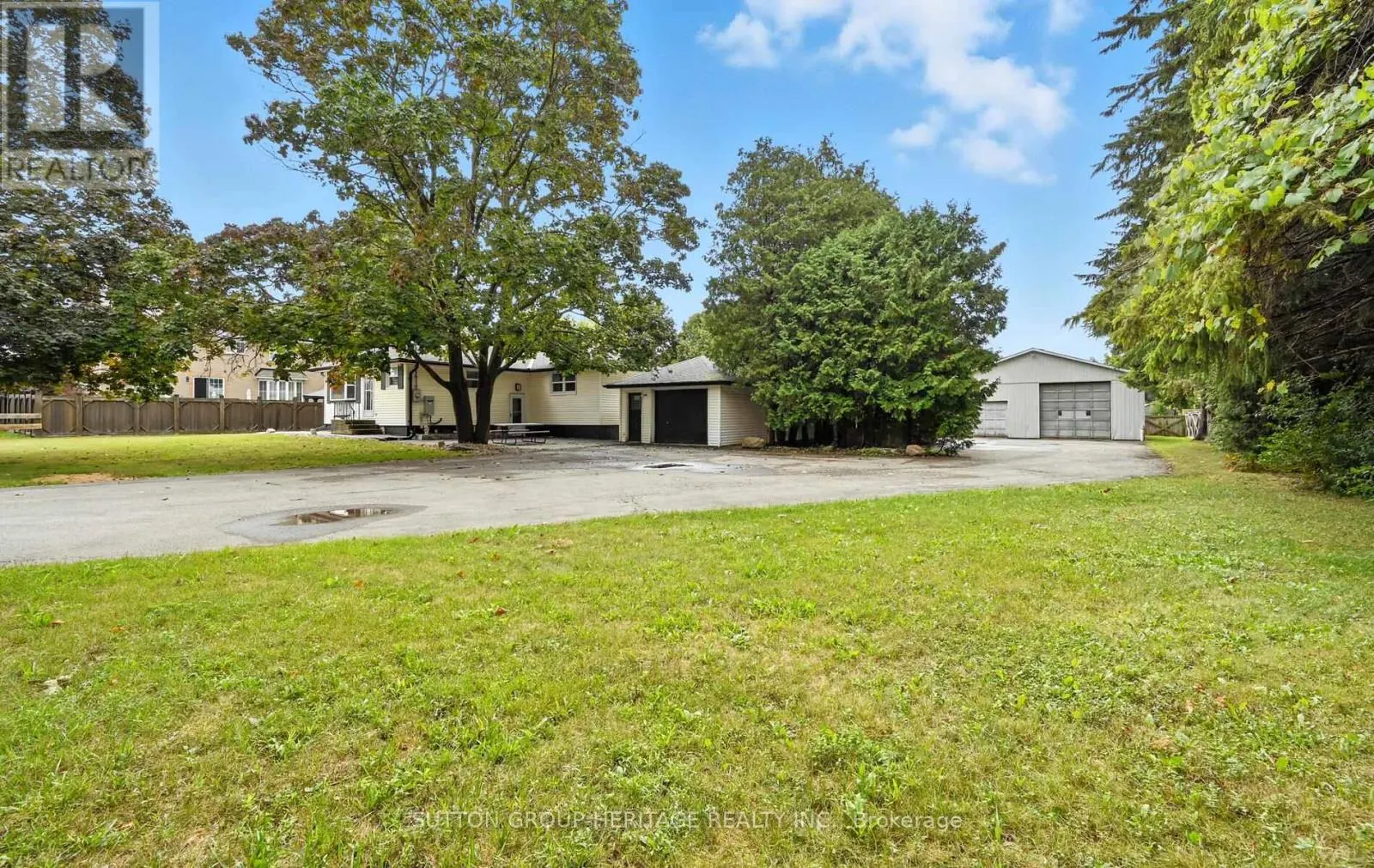 405 COLUMBUS ROAD W
