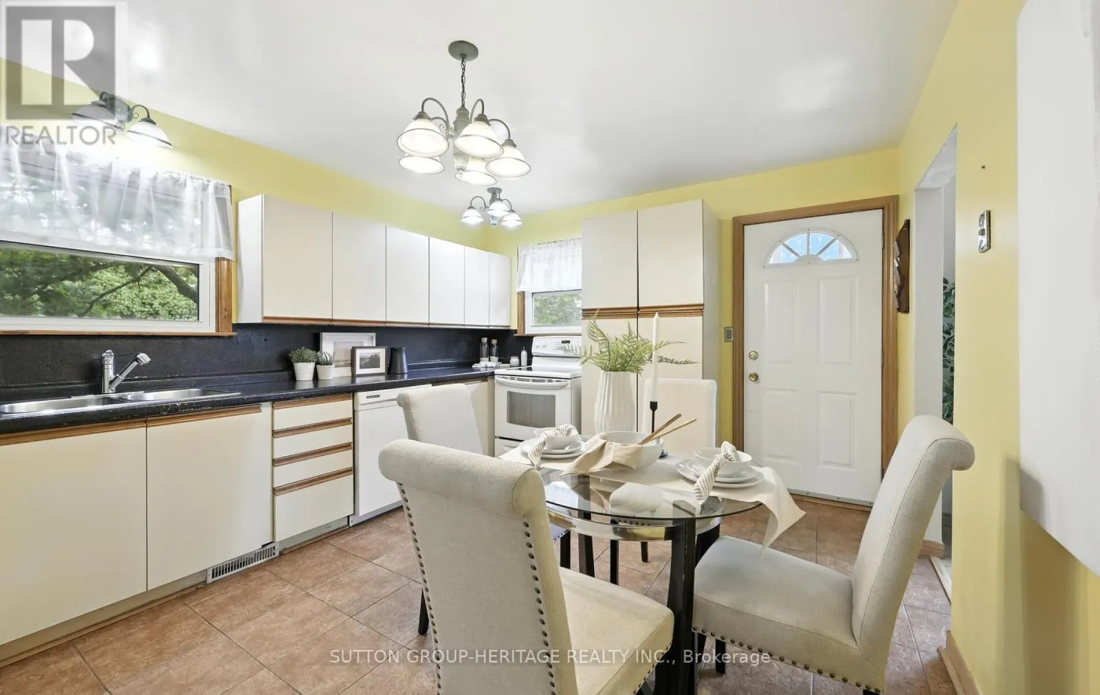 405 COLUMBUS ROAD W