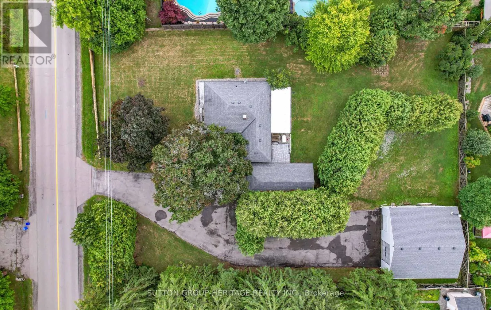 405 COLUMBUS ROAD W