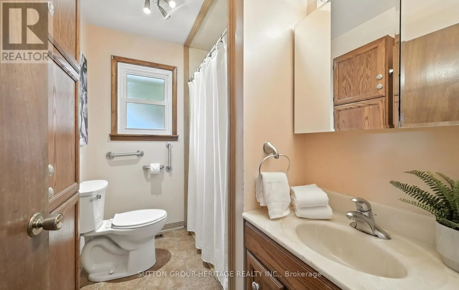 405 COLUMBUS ROAD W