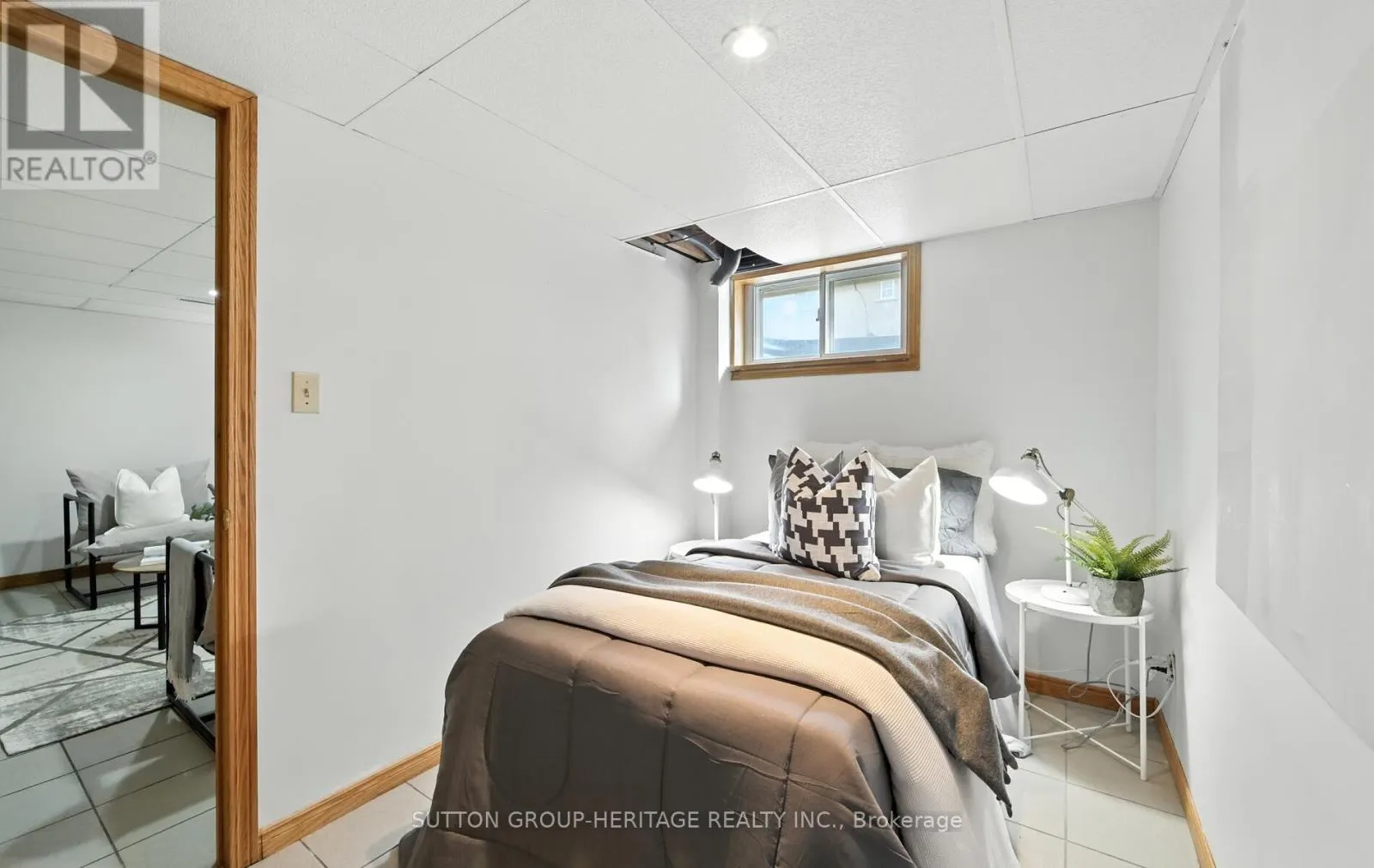 405 COLUMBUS ROAD W