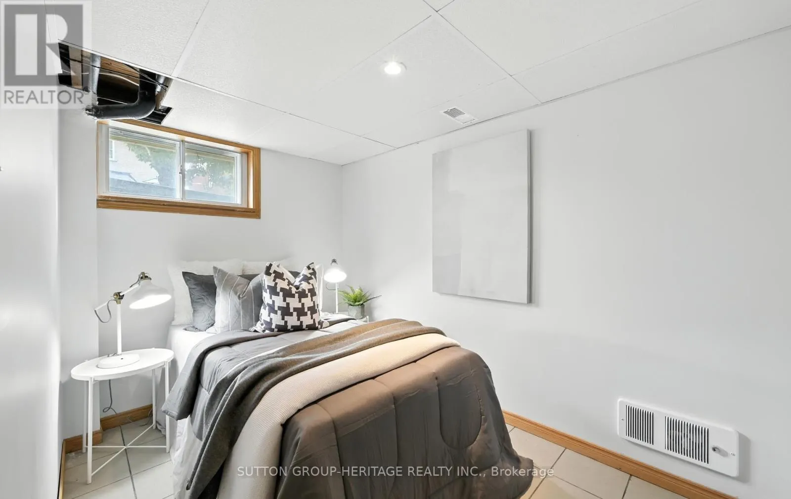 405 COLUMBUS ROAD W