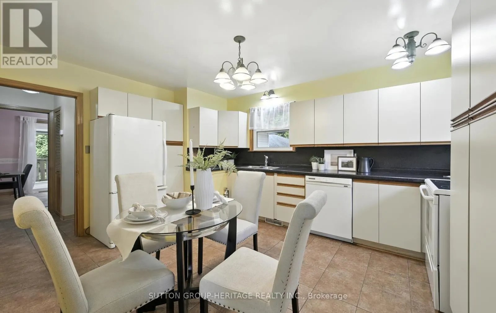 405 COLUMBUS ROAD W