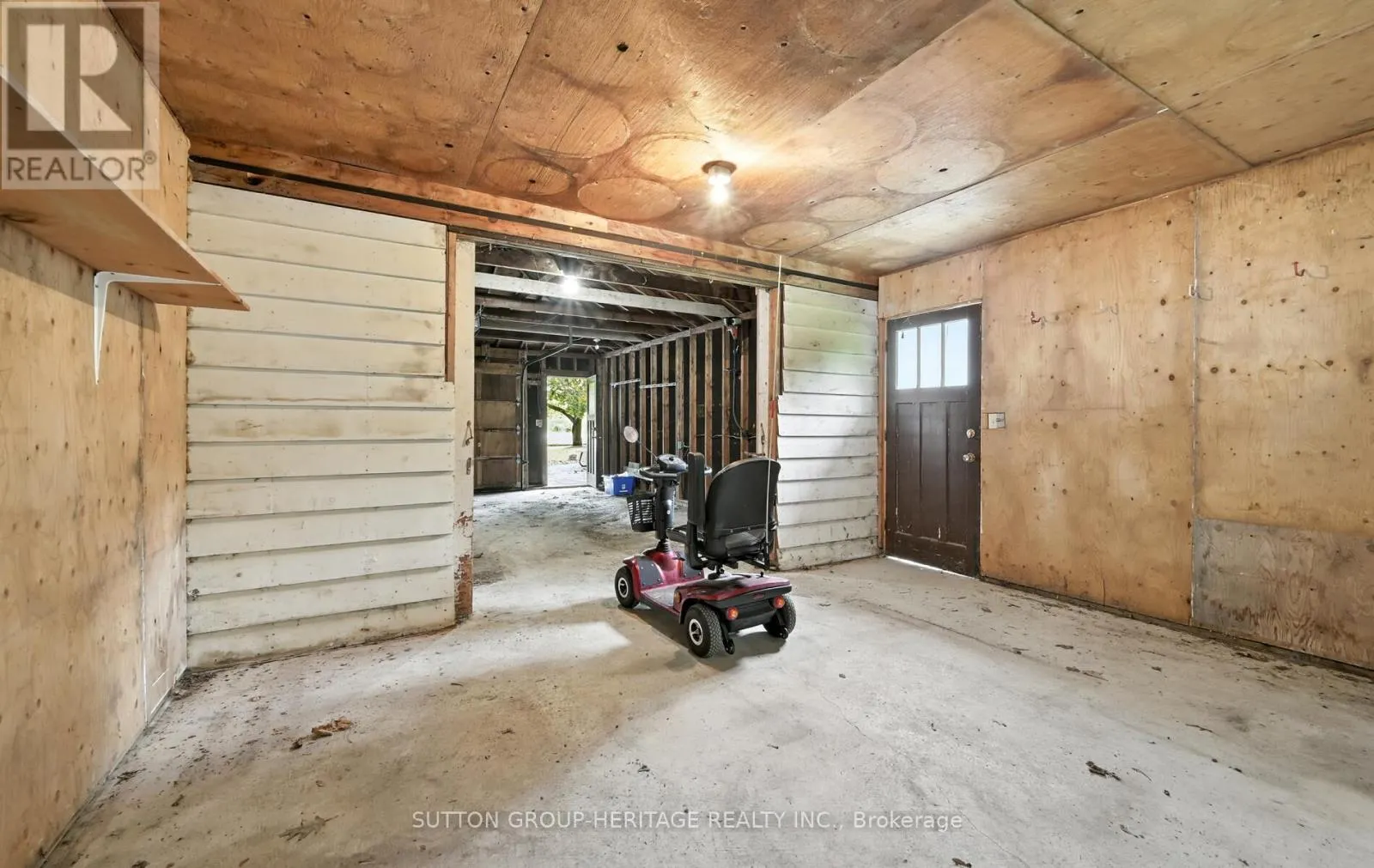 405 COLUMBUS ROAD W