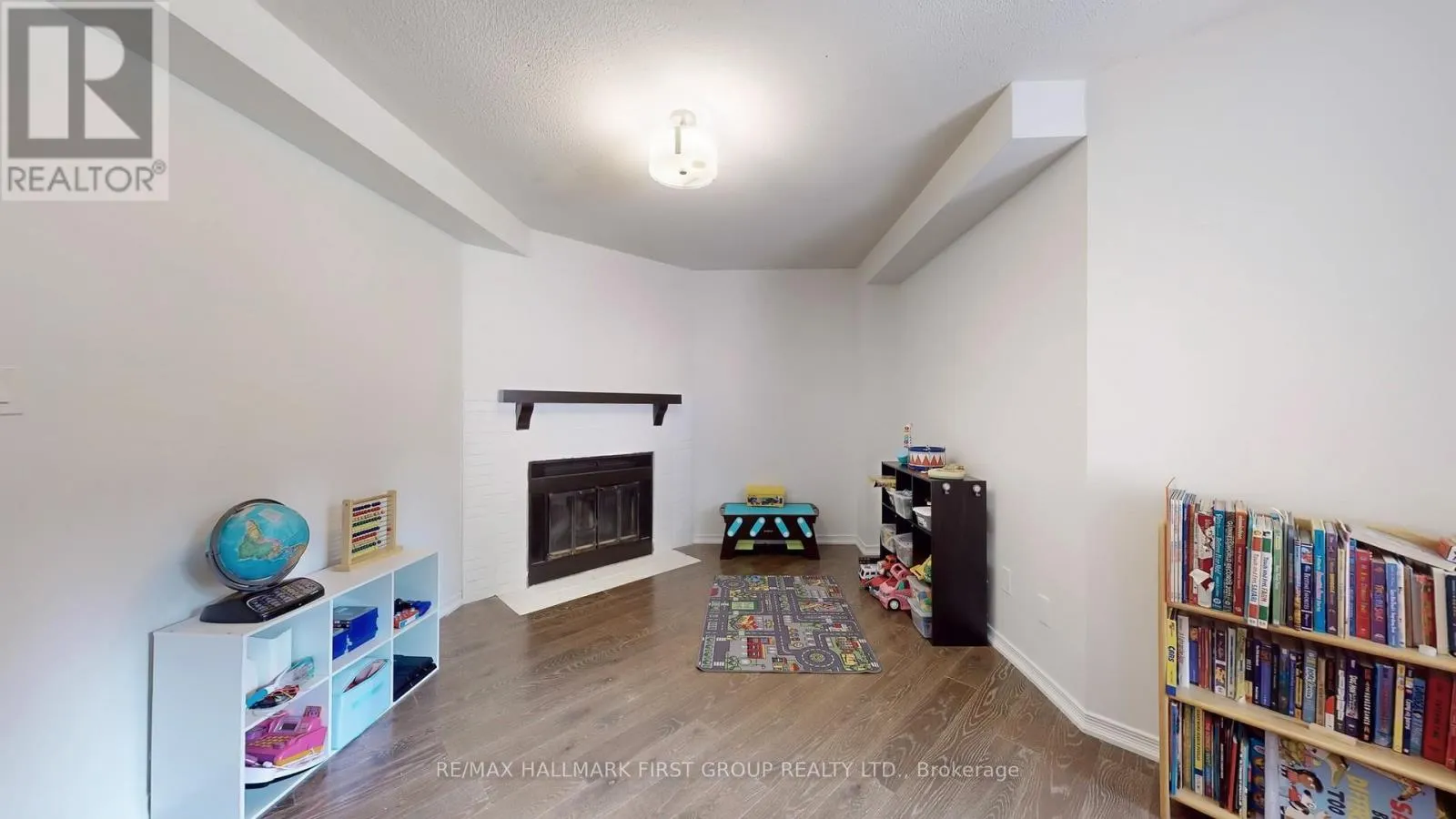 54 DAVIES CRESCENT