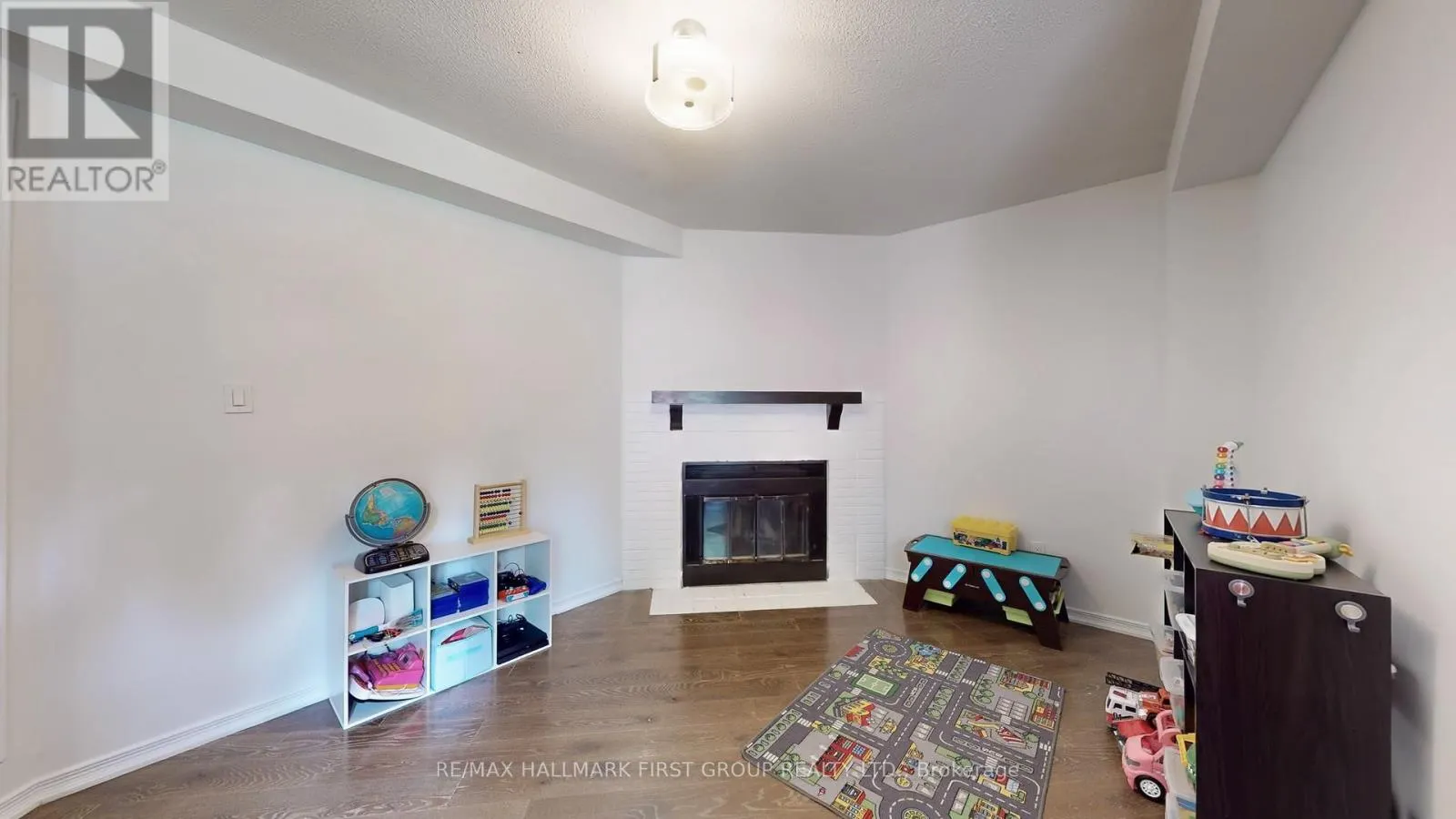 54 DAVIES CRESCENT