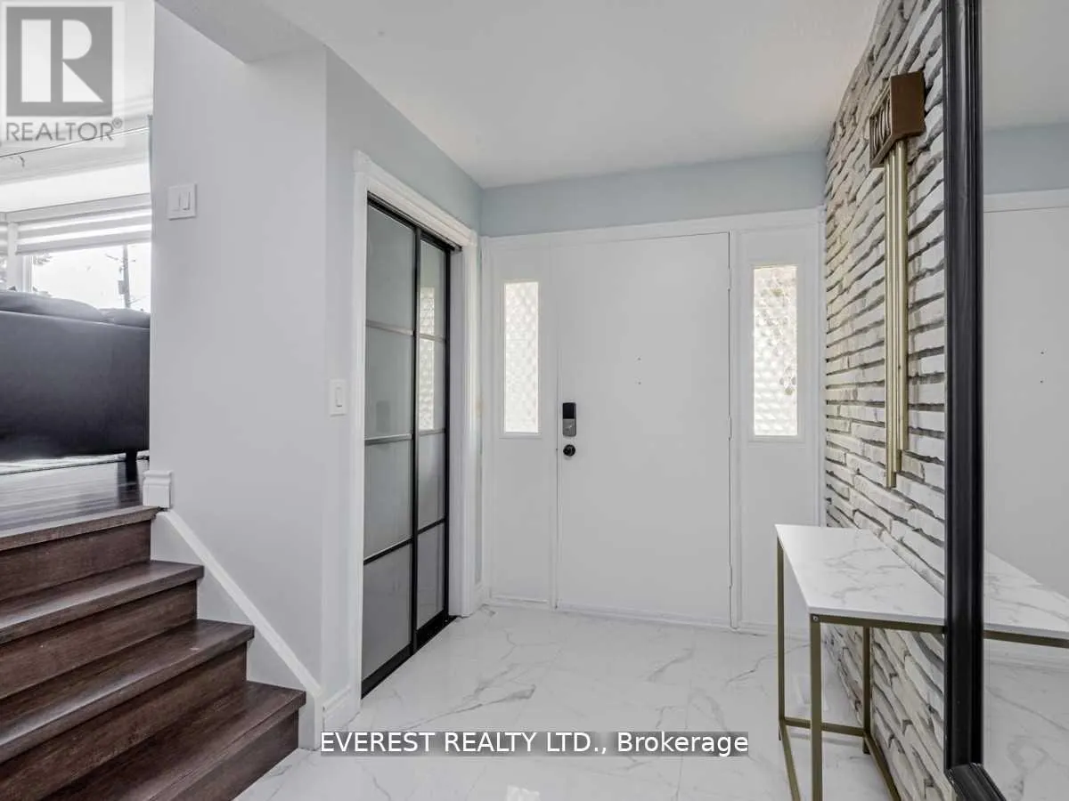 1549 SIMCOE STREET N