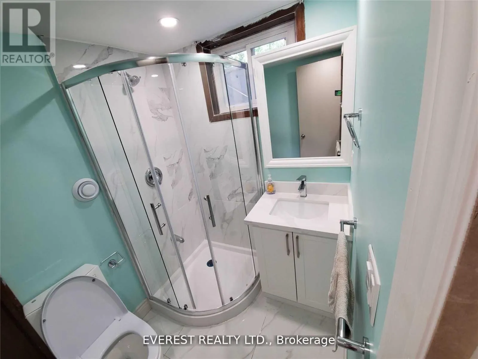 1549 SIMCOE STREET N