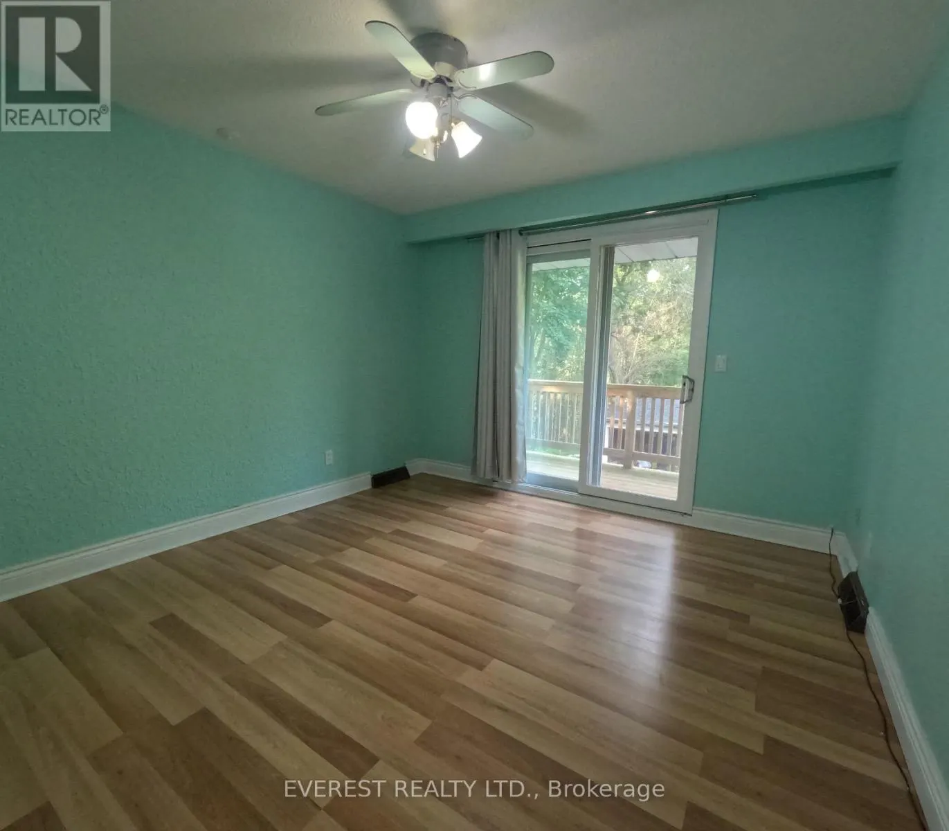 1549 SIMCOE STREET N
