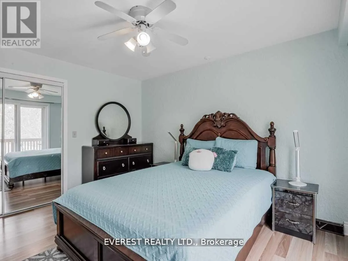 1549 SIMCOE STREET N