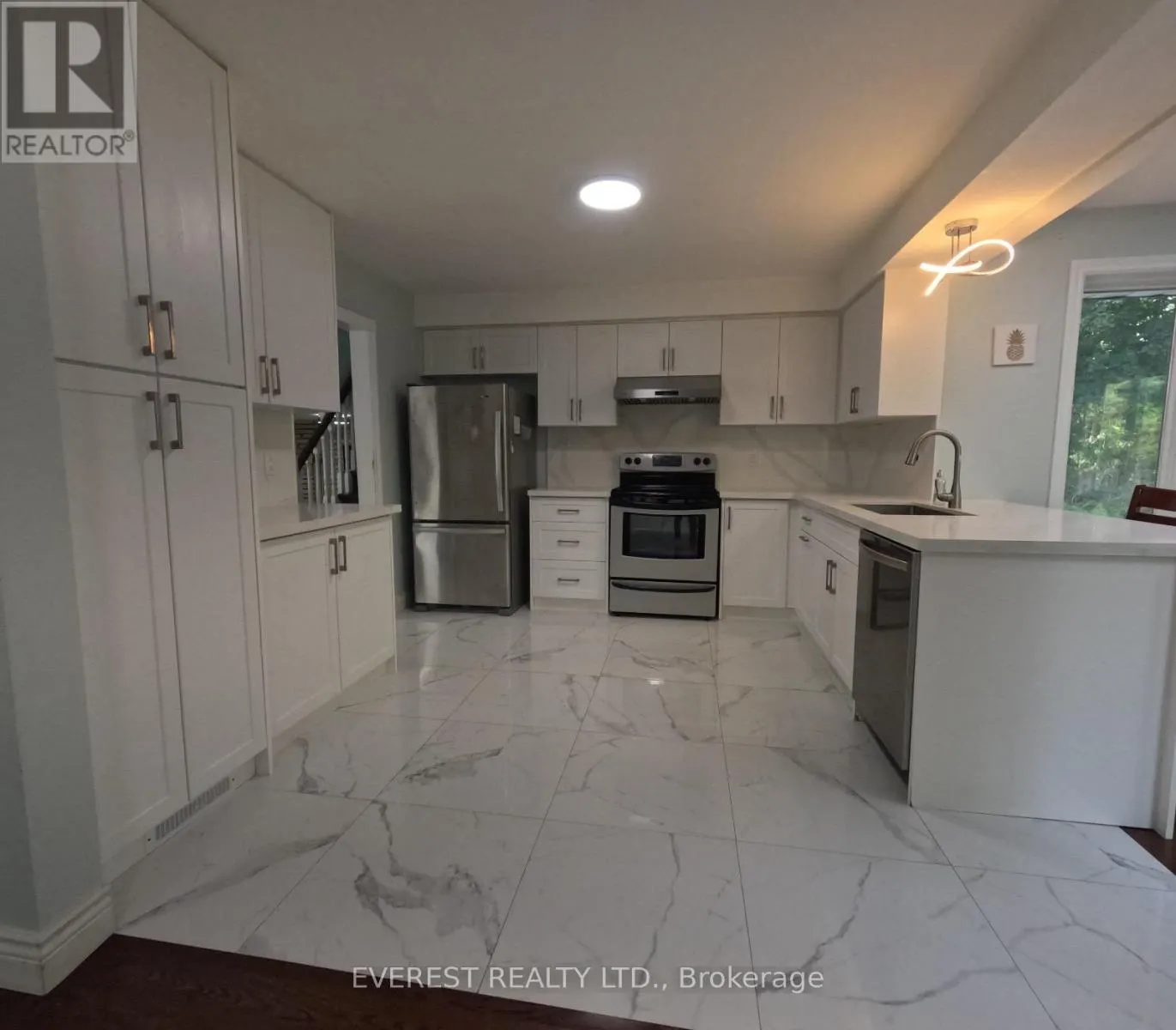1549 SIMCOE STREET N