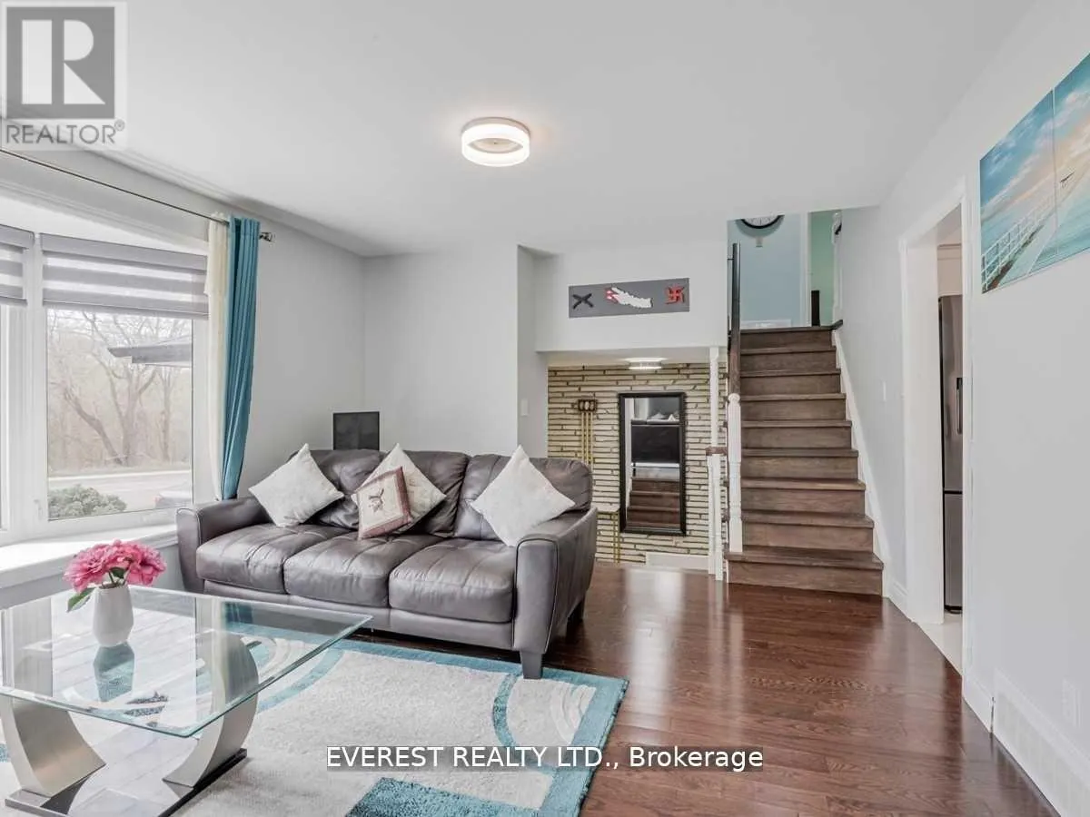 1549 SIMCOE STREET N