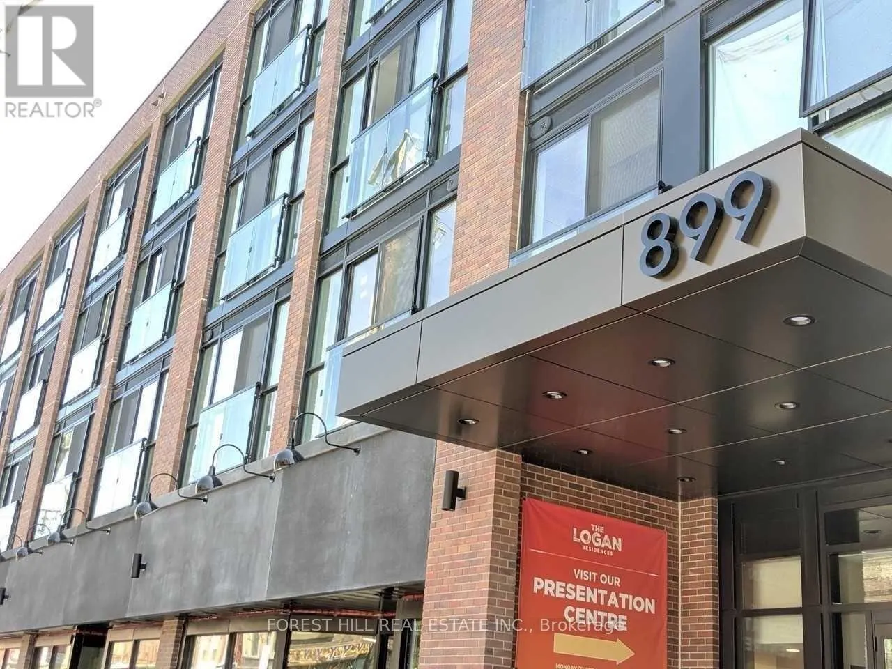 402 - 899 QUEEN STREET E