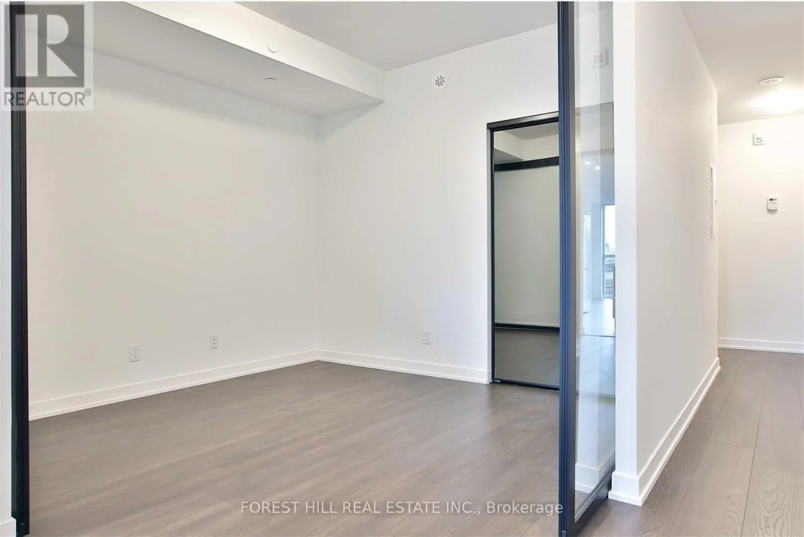 402 - 899 QUEEN STREET E