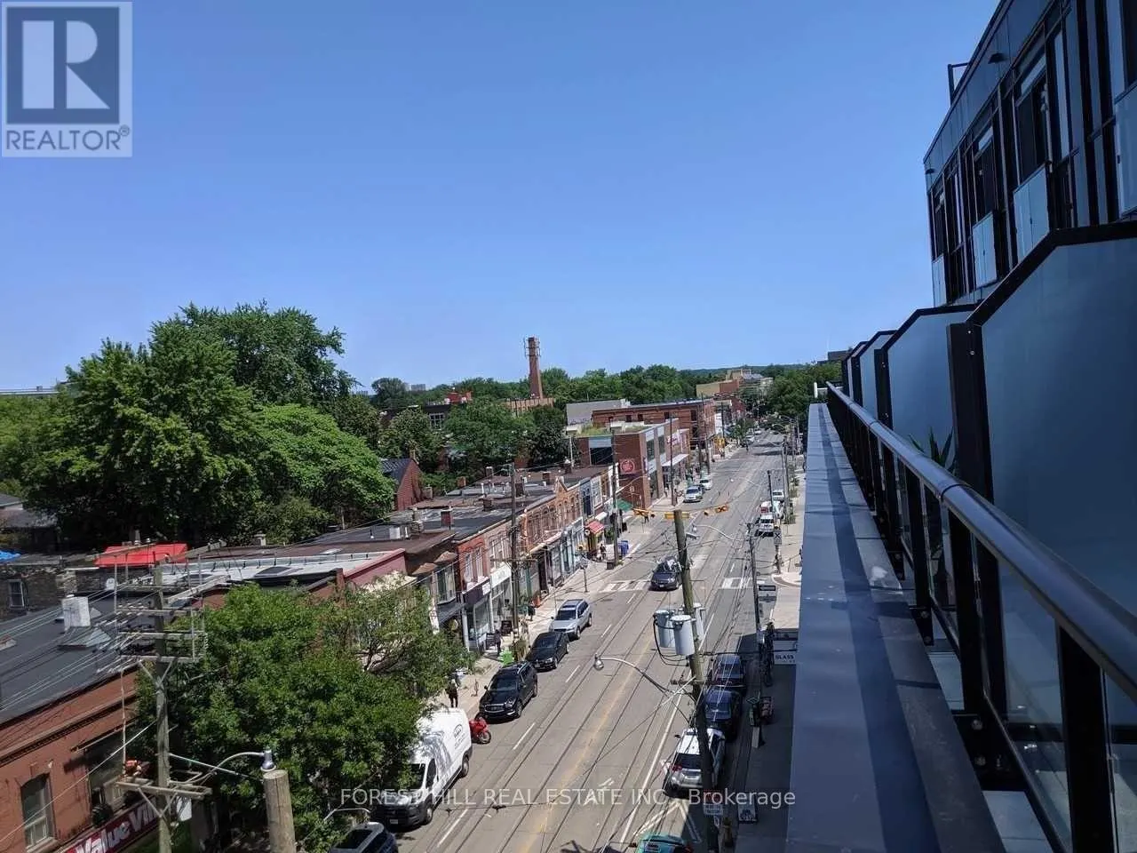402 - 899 QUEEN STREET E