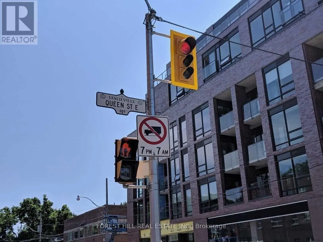 402 - 899 QUEEN STREET E