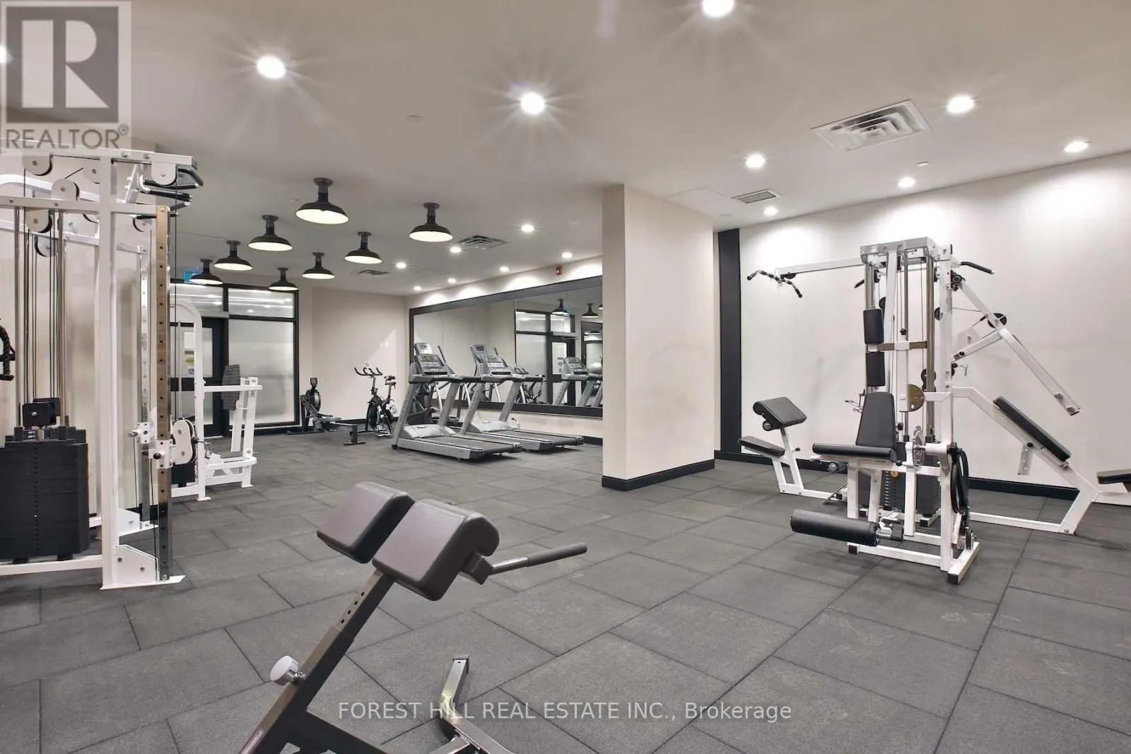 402 - 899 QUEEN STREET E